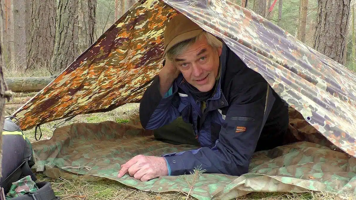 Tarp: definition, construction advantages when camping