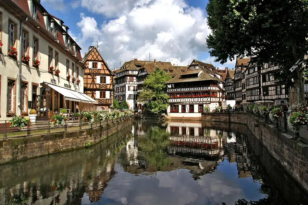 Camping Straburg: Kanal, See, Natur & Hund - CAMPWERK