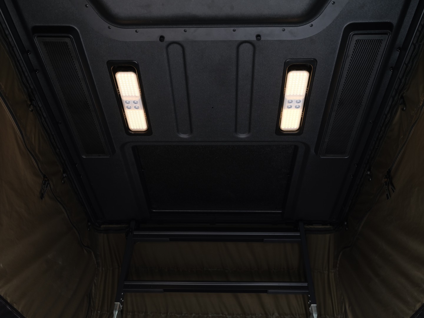 Magnetisches Lichtsystem. Die Leuchten haften dort, wo du sie brauchst.