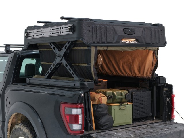 Beladene Ladefläche unter dem angehobenen WinTopper Pickup Hardtop